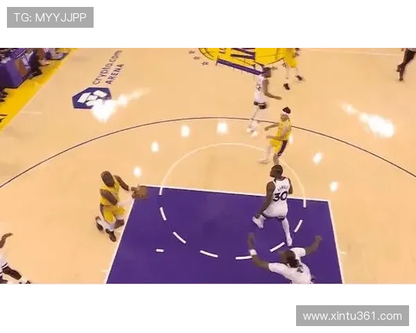 艾顿顺下攻筐遭里德强行拉倒 直接犯规引发激烈冲突